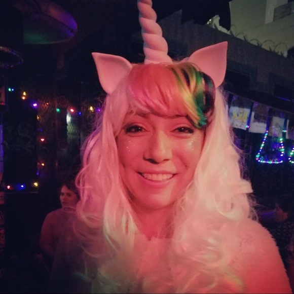 Meet your Posher, Evangeline - Picture 3 of 5